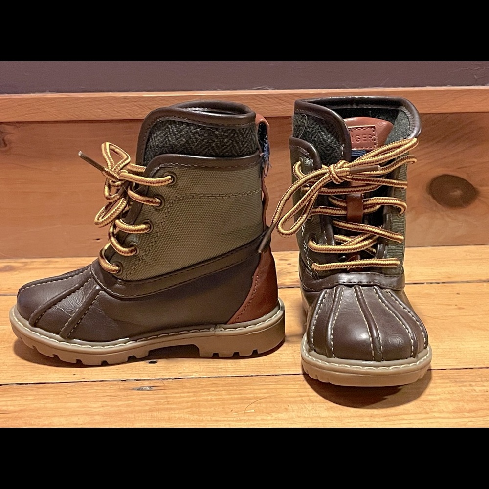 Tommy Hilfiger Lil Charles Duck boot